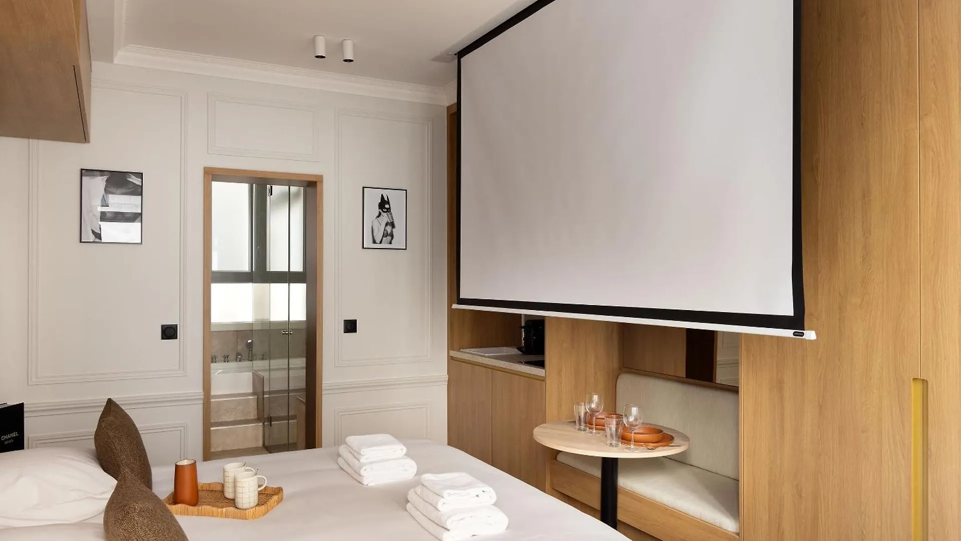 Avec Jacuzzi & Cinema-gare Mont Parnasse Apartment